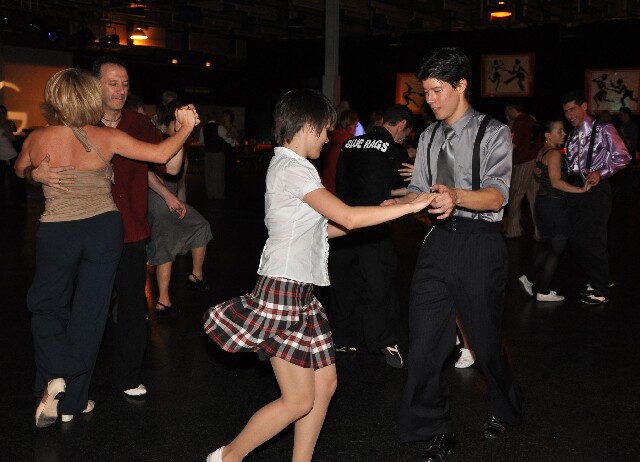 min 2008 11 08 fous swing 480